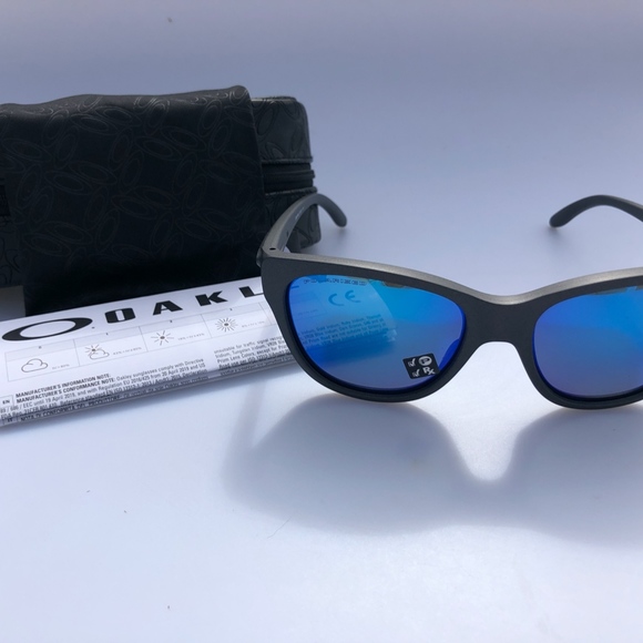 Oakley Hold Out Sunglasses main image 8